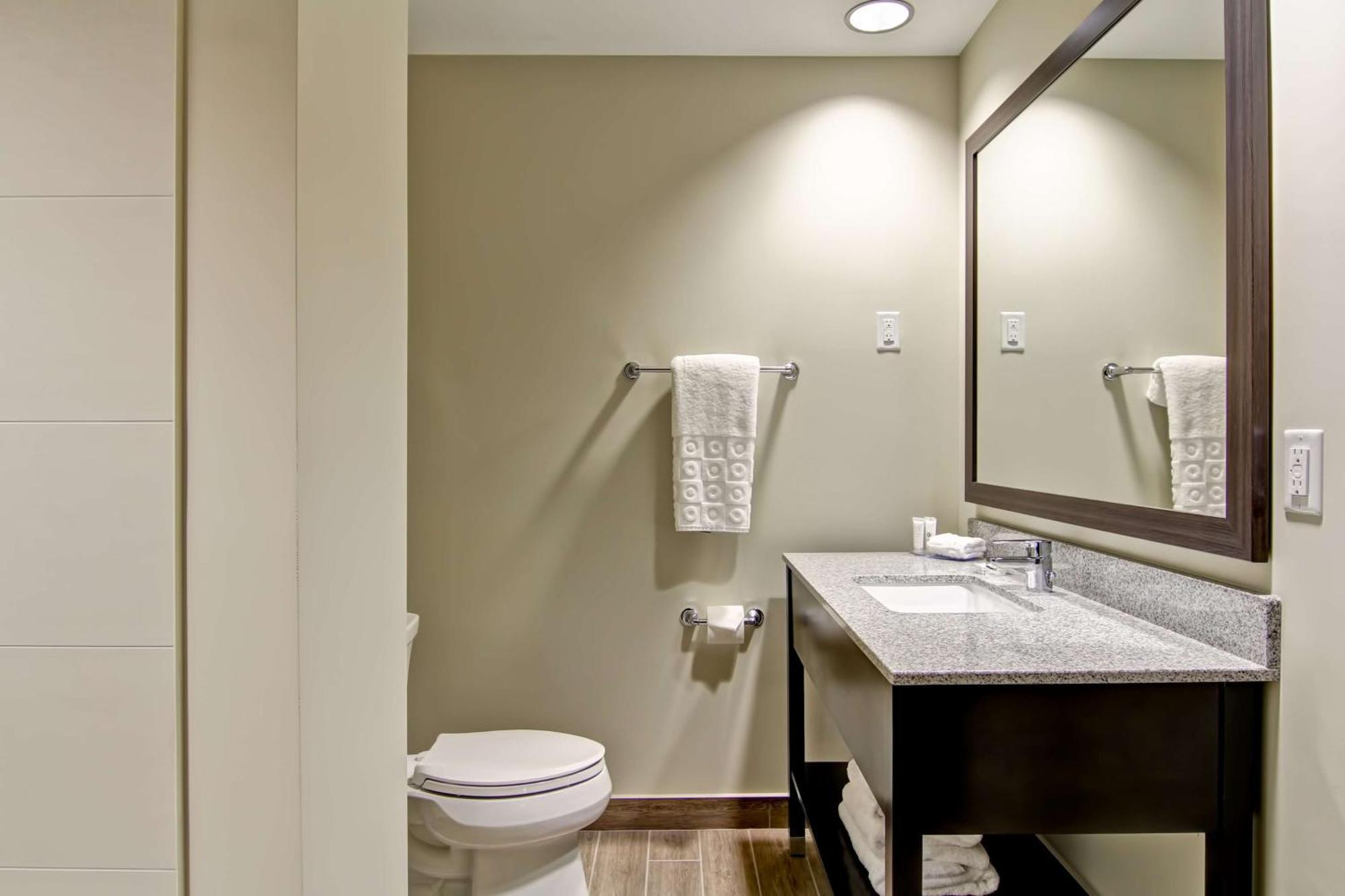 Best Western London Airport Inn & Suites Exterior foto